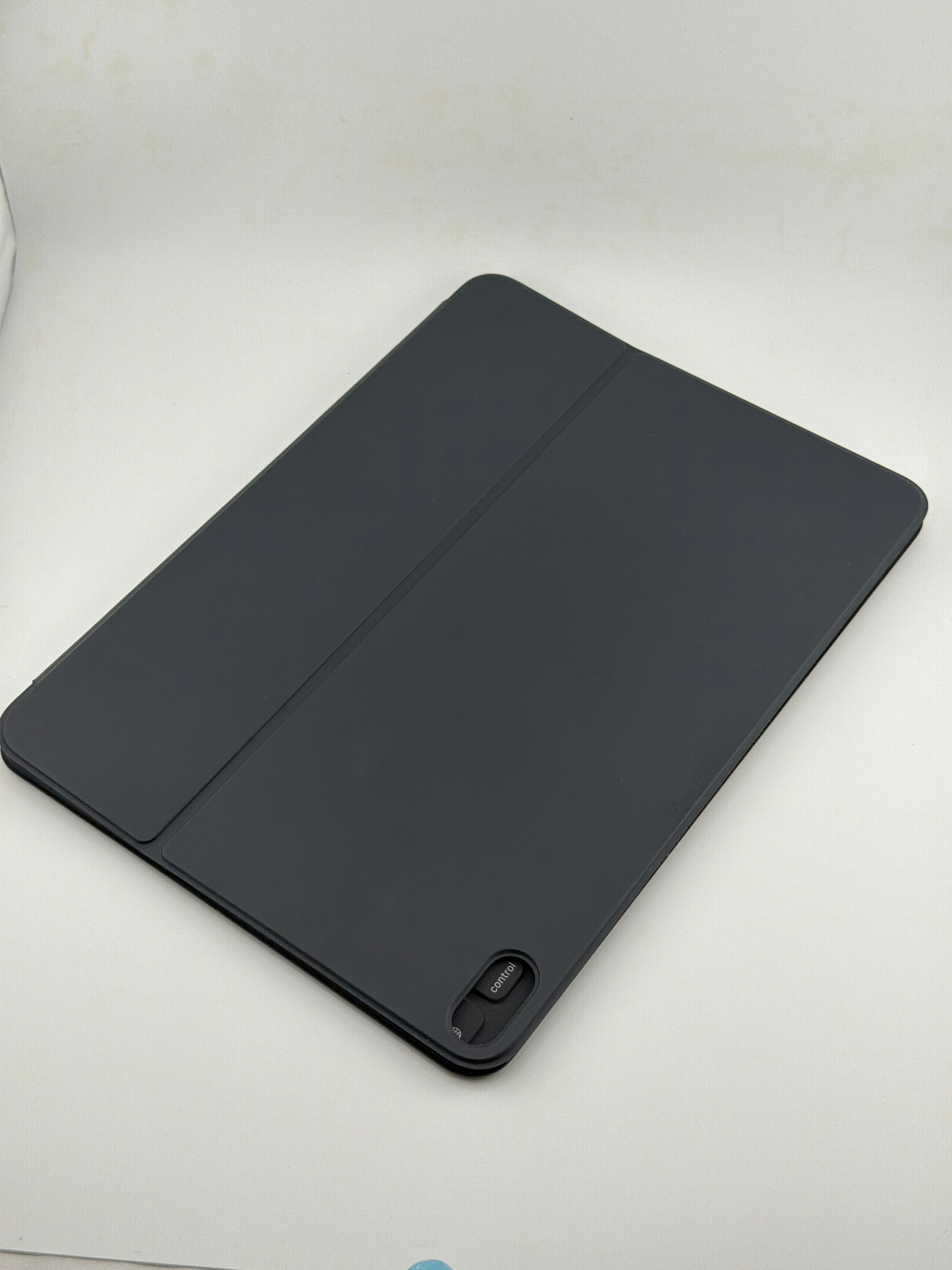 Apple Smart Keyboard Folio for iPad Pro 11 1st Gen MU8G2LL/A A2038