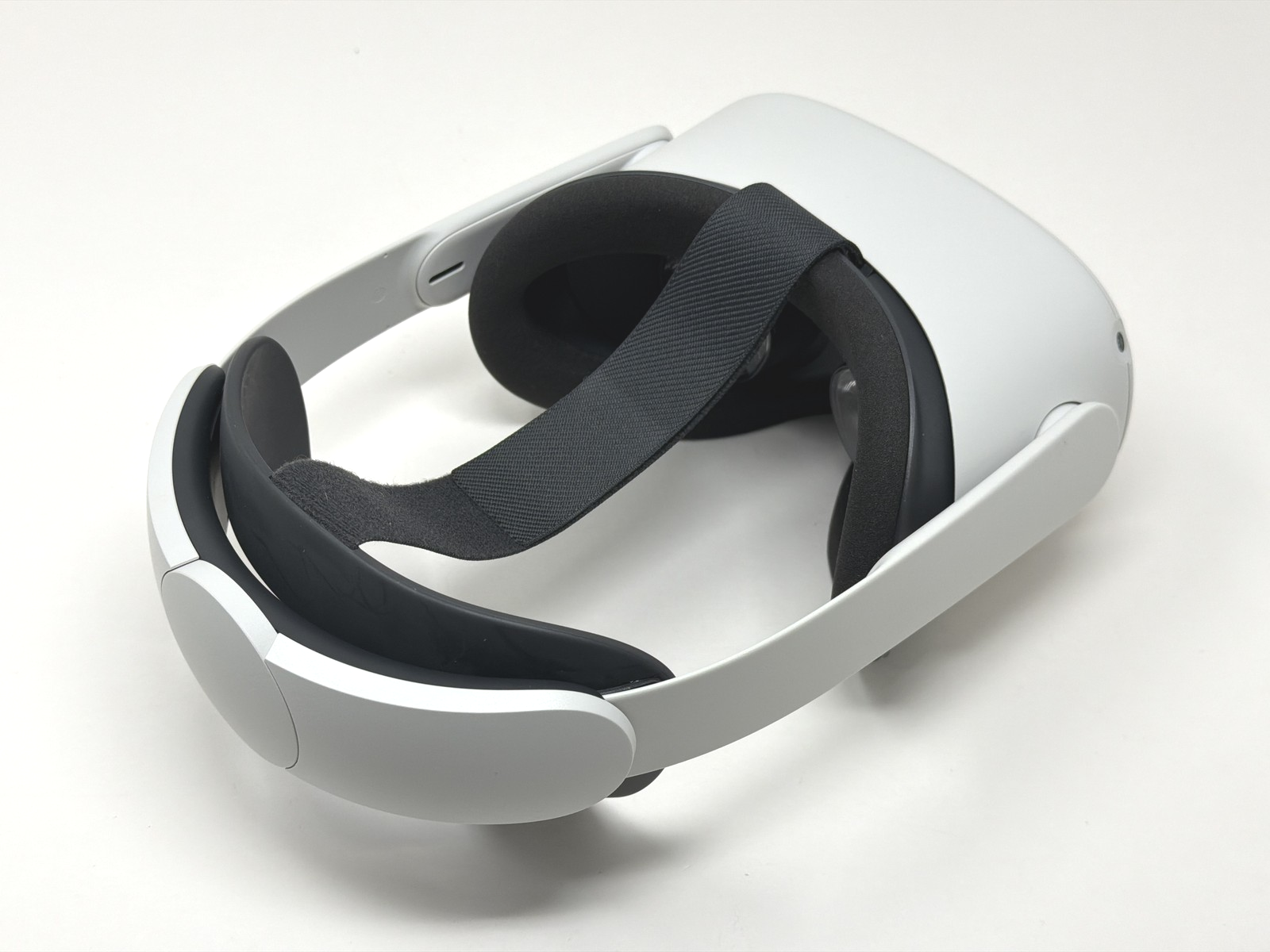 Meta Quest 2 256GB + 2 Controllers with Aftermarket Elite Strap