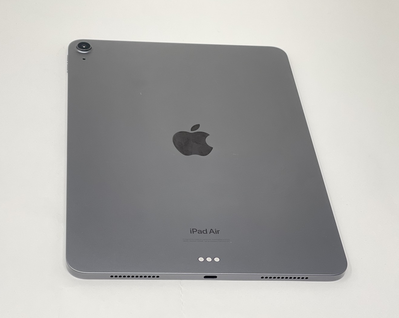 Apple iPad Air 5th Gen - 256GB - Space Gray WiFi A2588 MM9L3LL/A