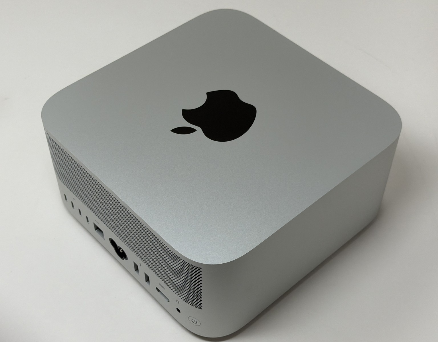 Apple Mac Studio M4 Max 16-Core 1TB SSD 64GB RAM 40-Core 2025