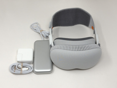 Apple Vision Pro 1st Gen 2024 M2 256GB with 21W W+ Cushion and M Band Very Good